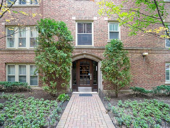 3rd image of 227 N Oak Park Ave APT 3W