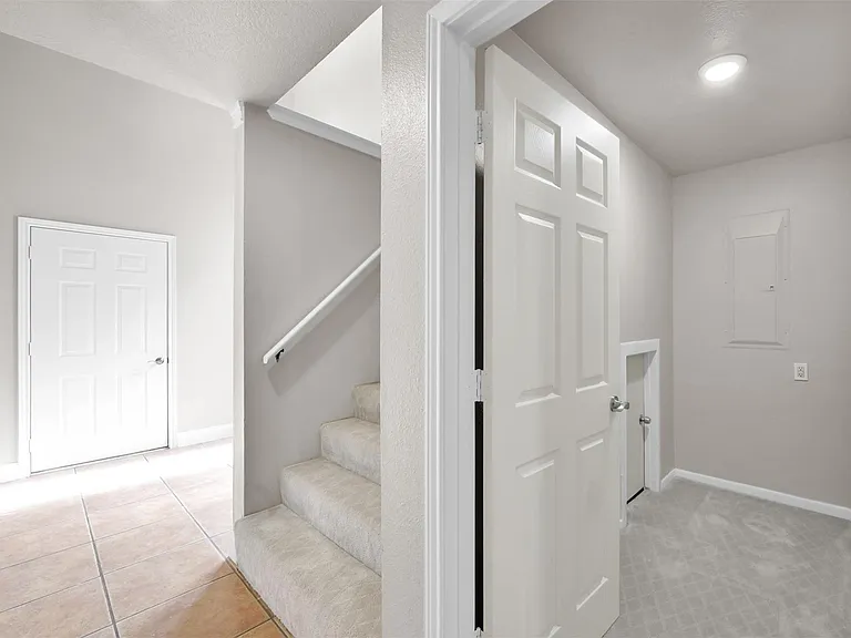 100 Harbour Town Dr — Photo 25