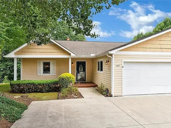 537 Cardinal Ln, Waynesville, NC 28786
