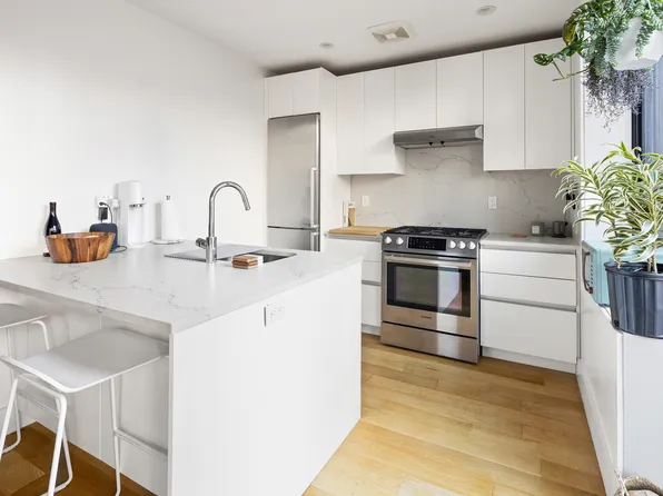 34 Conselyea Street image 1 of 6