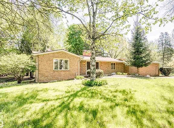 2nd image of 215 Brenlyn Ln