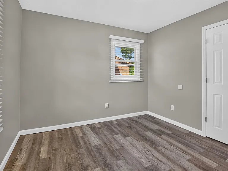 3320 Hillis Rd — Photo 2
