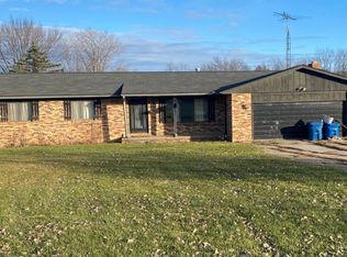 10211 N Fenton Rd, Fenton, MI 48430
