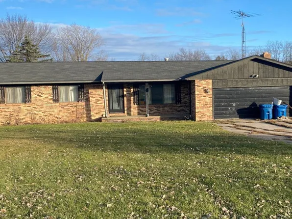 10211 N Fenton Rd, Fenton, MI 48430