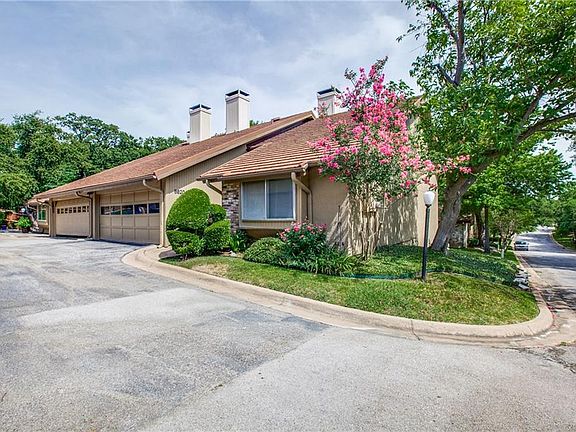 2nd image of 5820 Chimney Wood Cir