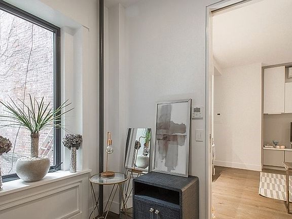 3rd image of 49 Prince St APT 19