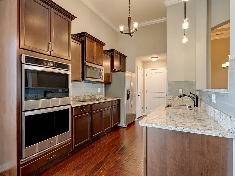 1008 Meadowview Ln — Photo 29