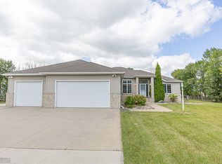 5209 73rd St S, Horace, ND 58047
