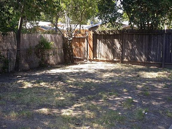5th image of 1115 N Yosemite St