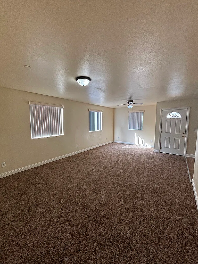5 bed, 1709 sqft, $4,000 — Photo 4