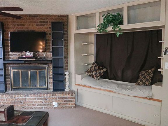 4th image of 324 Rockwood Dr
