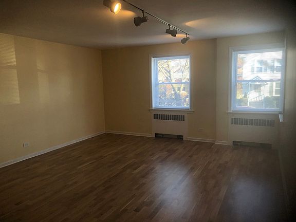 2nd image of 7224 N Claremont Ave #D1