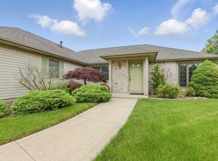 2516 Loganberry Cv, Fort Wayne, IN 46818