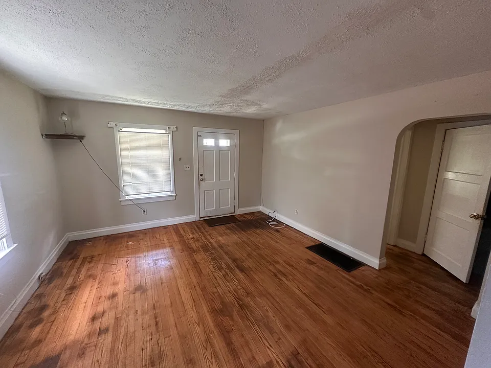 1008 W Lexington Ave