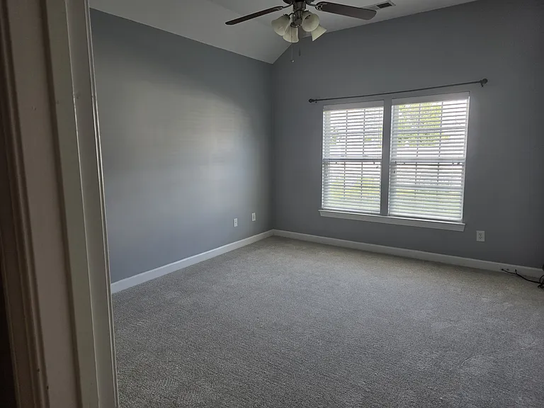 633 Menlo Park Ln — Photo 6