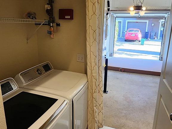 4th image of 2455 NE Park Dr