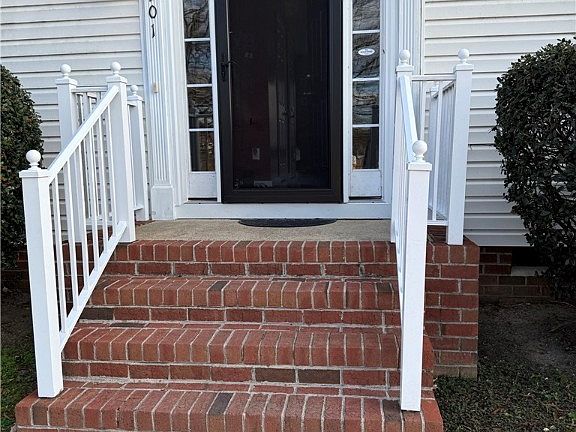 3rd image of 3201 Glenwood Ridge Dr