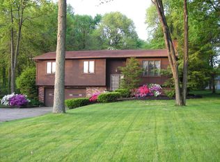 21 W Howe Rd, Tallmadge, OH