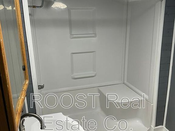 5th image of 527 E Ward St
