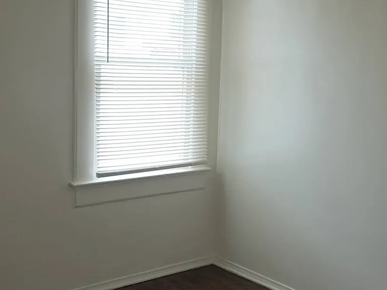 544 San Francisco Ave — Photo 2