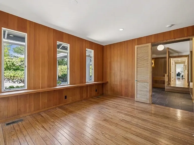 25845 Springhill Dr — Photo 5