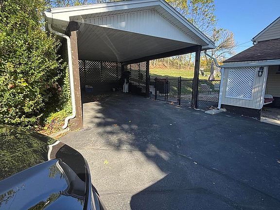 4th image of 1828 Grant Ave