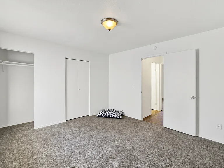 Kentwood Apartments — Photo 30