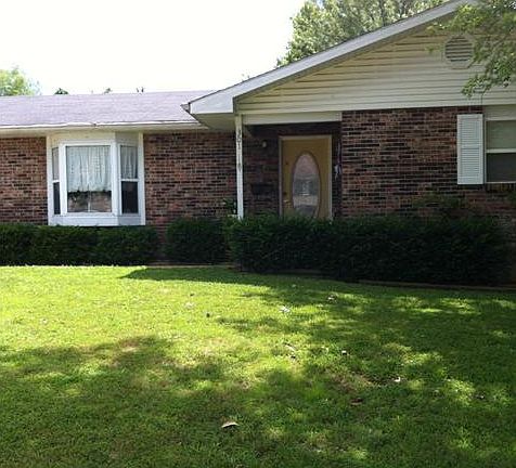 2nd image of 301 Cedar Dr