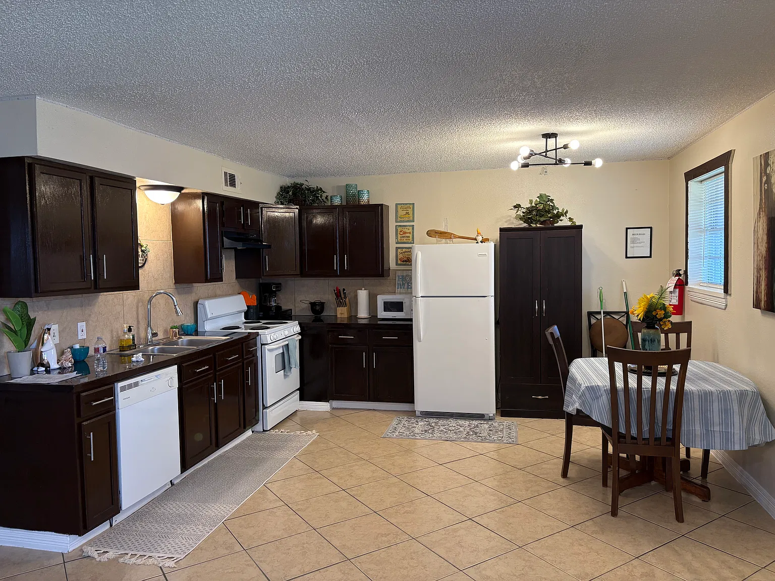 2 bed, 900 sqft, $1,850 — Photo 2