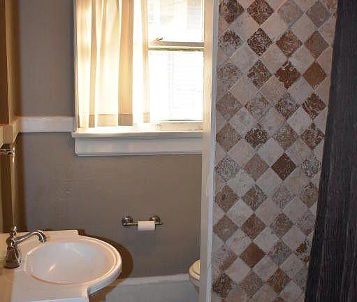 5th image of 2522 Dellwood Ave
