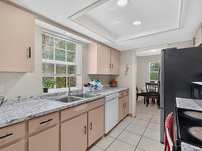 1514 Douglas Dr — Photo 22