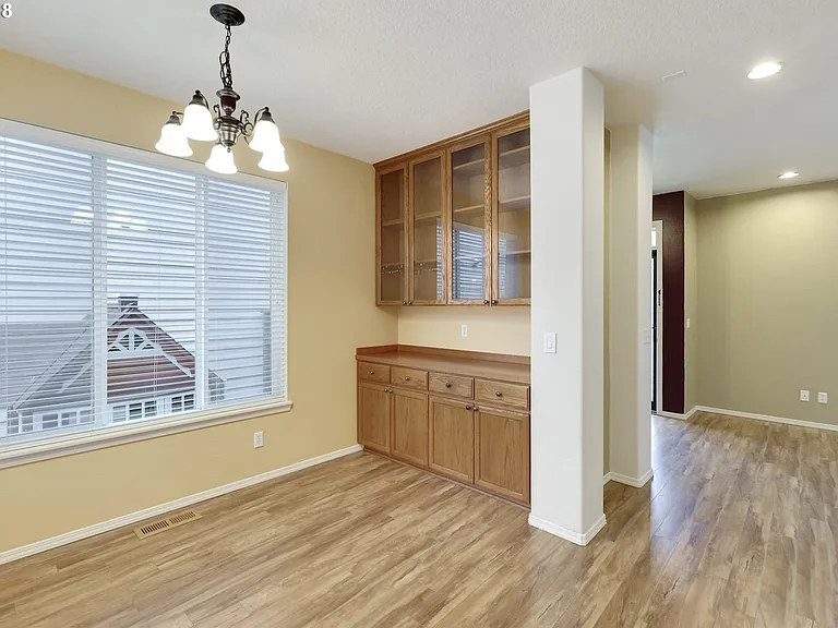 1174 SE Westerland St — Photo 3