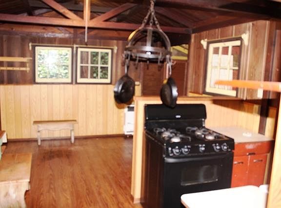 3rd image of 1555 Jackson Ave