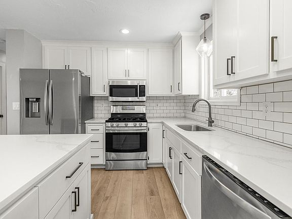 5th image of 13956 Brunswick Ave S