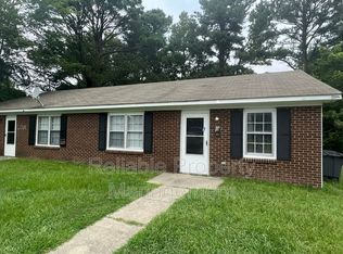 505 E Elizabeth St #B, Selma, NC 27576