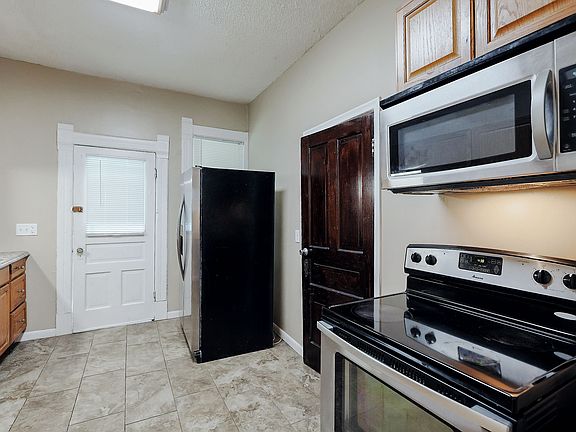 5th image of 828 F St