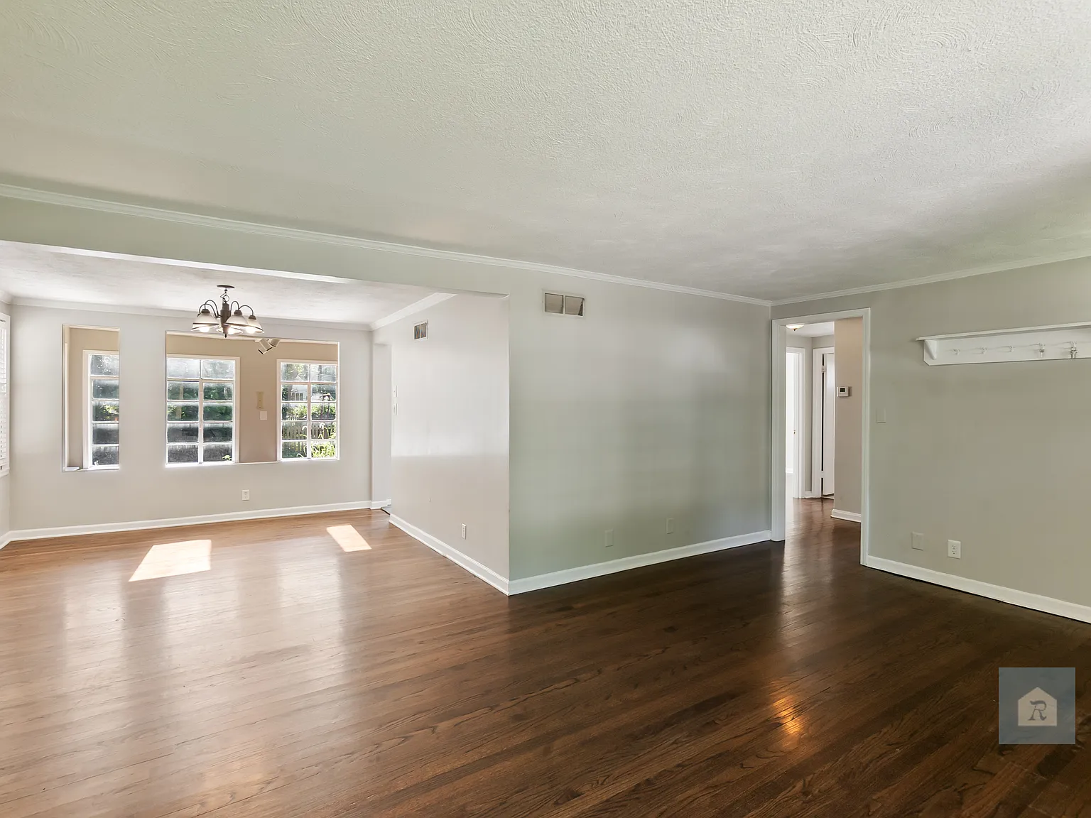 4 bed, 1616 sqft, $2,900 — Photo 2