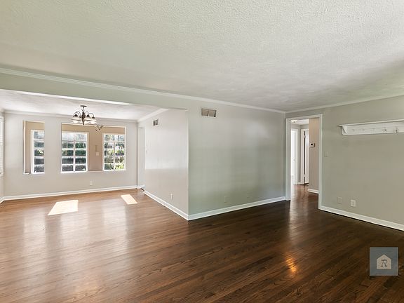 2nd image of 7211 Roe Ave