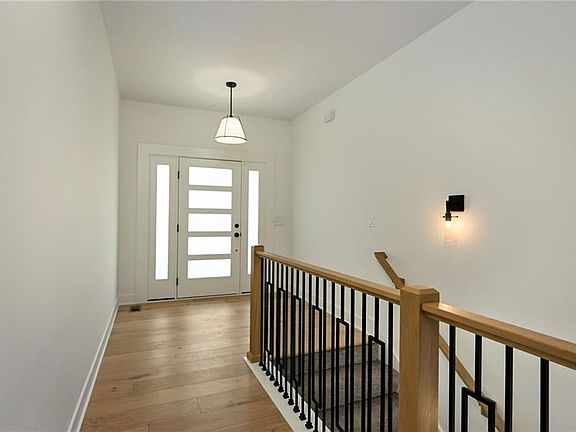 3rd image of 8810 N Agnes Ave