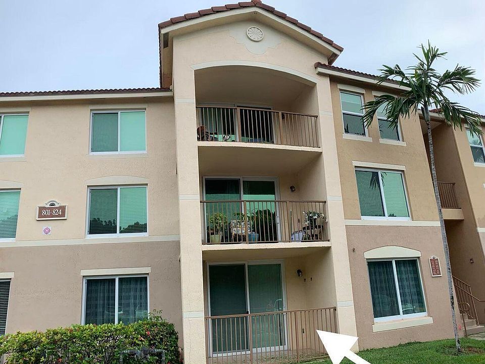 1st image of 805 Villa Cir