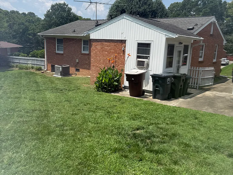 1923 Belcrest Dr — Photo 22