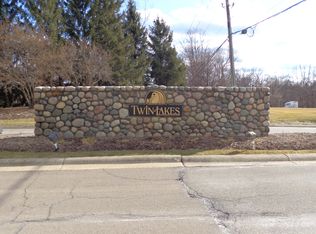 2670 Spyglass Dr, Oakland, MI 48363