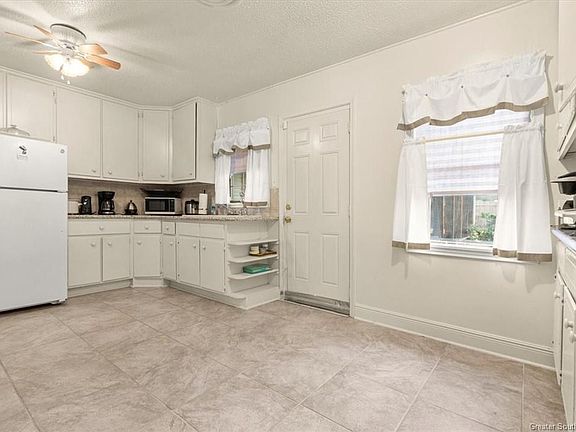 5th image of 2410 Gardenia St