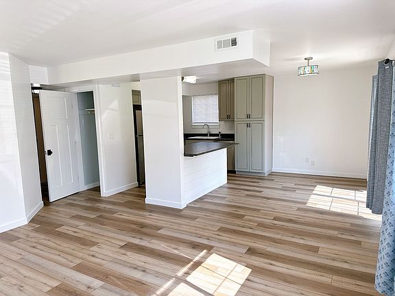 4th image of 3035 Pacific St #3037