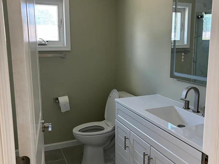 14 Skippers Blvd — Photo 5