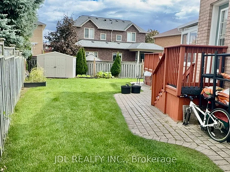 21 Brookgreene Cres — Photo 2