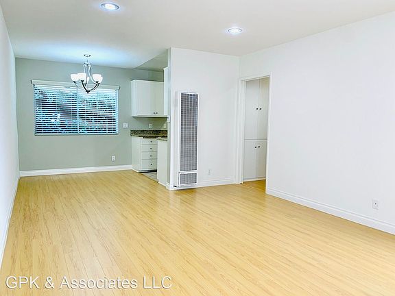 4th image of 3911 Wade St APT 4