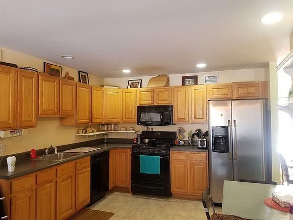 4th image of 162 Pinebrook Dr #0