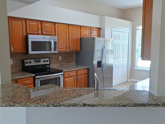 Kitchen & Breakfast Bar