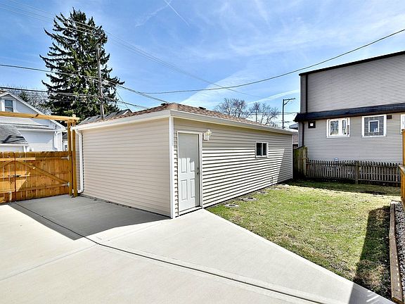 4th image of 3641 N Pontiac Ave